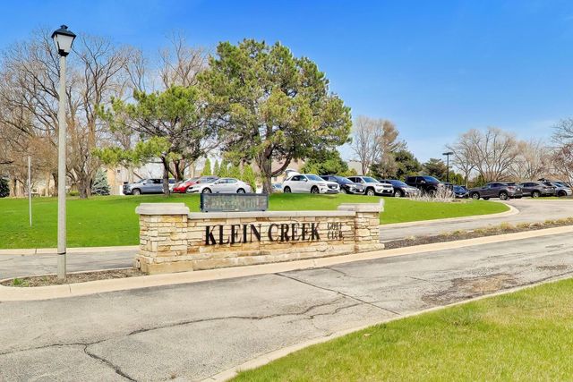 26W363 Torrey Pines Court, Winfield, IL 60190