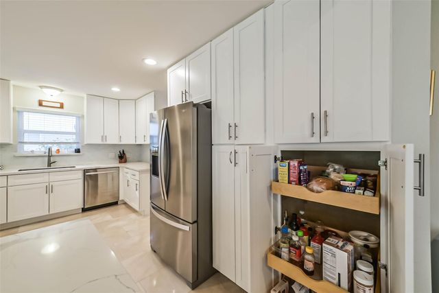 5731 Grape Street, Houston, TX 77096