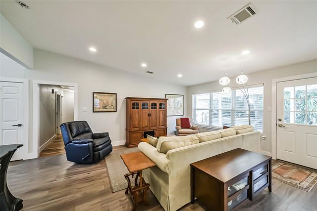 5731 Grape Street, Houston, TX 77096