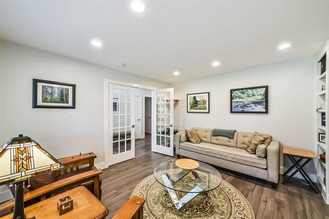 5731 Grape Street, Houston, TX 77096