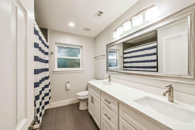 5731 Grape Street, Houston, TX 77096