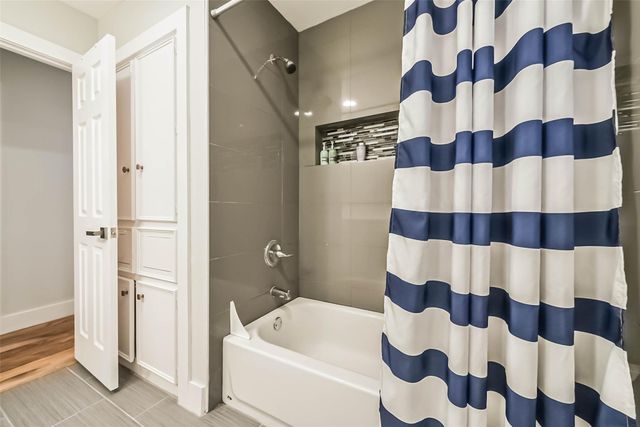 5731 Grape Street, Houston, TX 77096