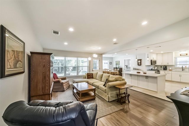 5731 Grape Street, Houston, TX 77096