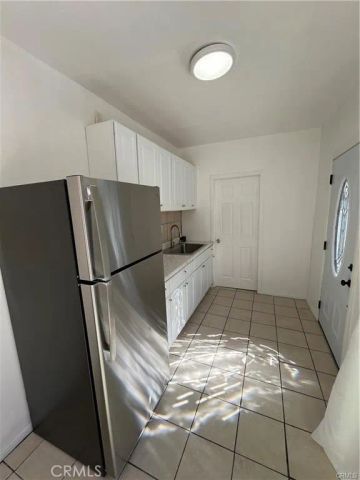 8561 orion av, North Hills, CA 91343