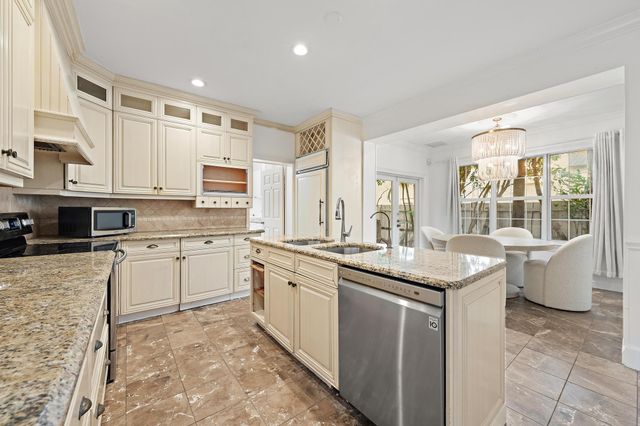 230 Park Avenue, Palm Beach, FL 33480