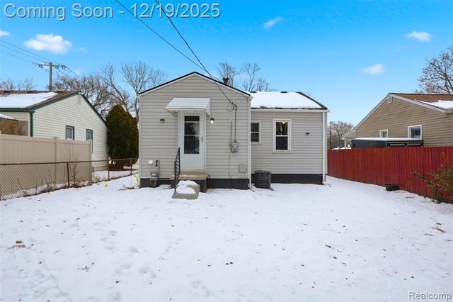 4654 Gloria Street, Wayne, MI 48184