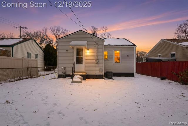 4654 Gloria Street, Wayne, MI 48184