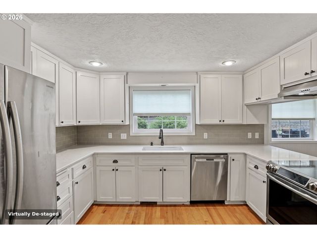 920 SUNMIST Ct, Salem, OR 97306