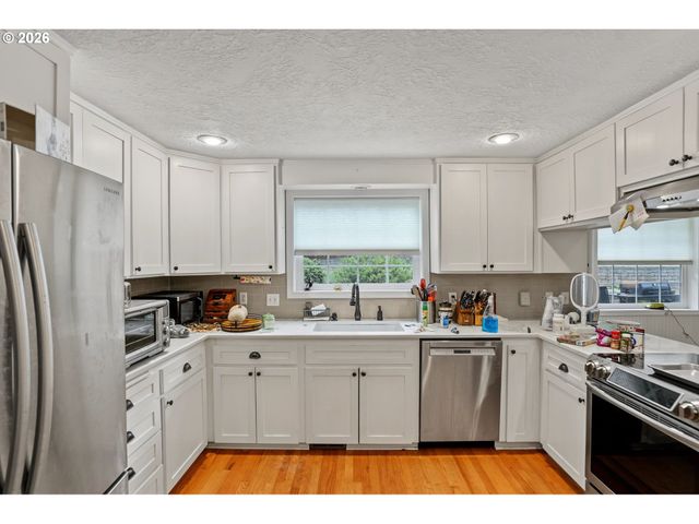 920 SUNMIST Ct, Salem, OR 97306