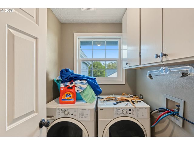920 SUNMIST Ct, Salem, OR 97306