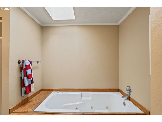 920 SUNMIST Ct, Salem, OR 97306