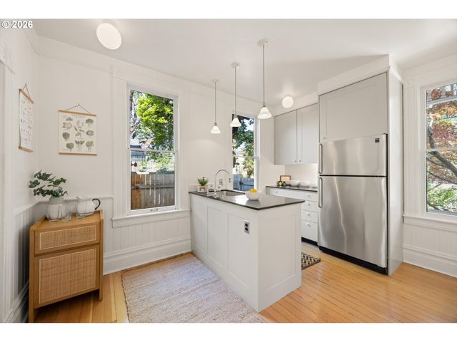 1516 Se PERSHING St, Portland, OR 97202