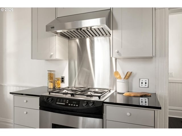 1516 Se PERSHING St, Portland, OR 97202