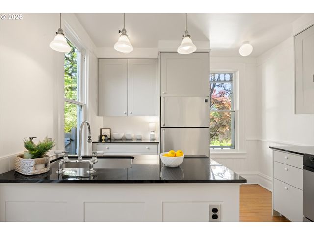 1516 Se PERSHING St, Portland, OR 97202