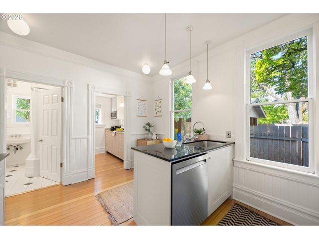 1516 Se PERSHING St, Portland, OR 97202