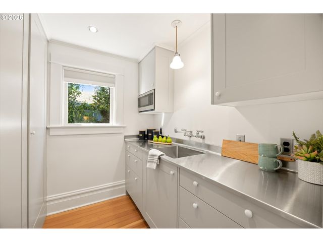 1516 Se PERSHING St, Portland, OR 97202