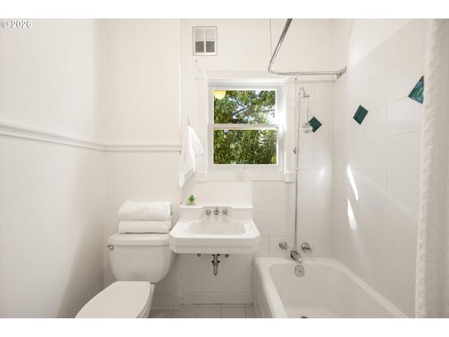 1516 Se PERSHING St, Portland, OR 97202