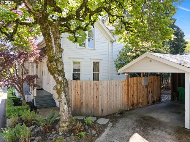 1516 Se PERSHING St, Portland, OR 97202