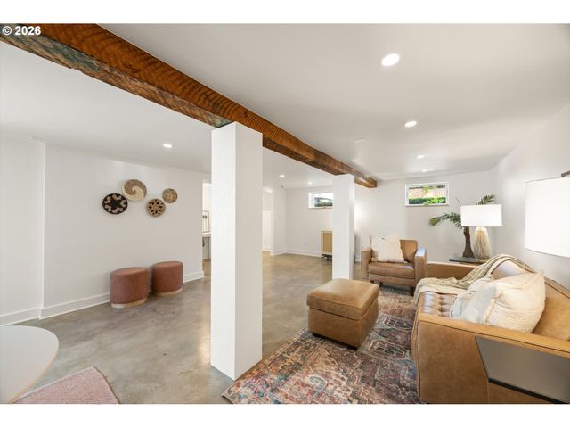 1516 Se PERSHING St, Portland, OR 97202