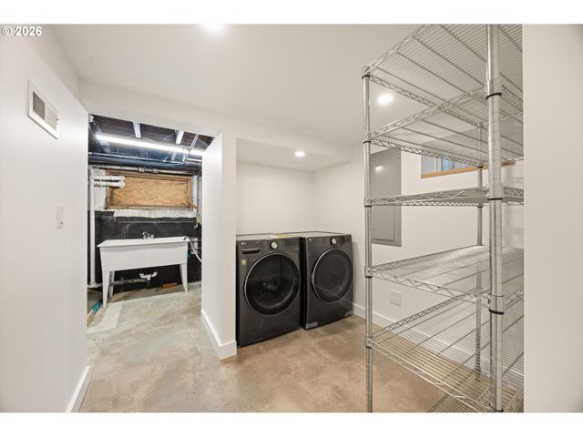 1516 Se PERSHING St, Portland, OR 97202