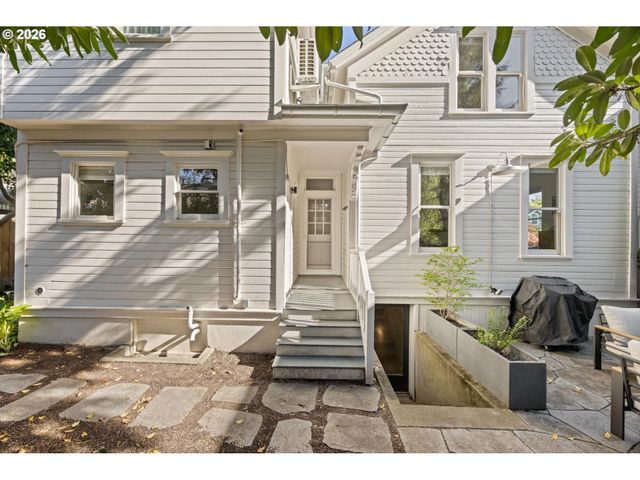 1516 Se PERSHING St, Portland, OR 97202