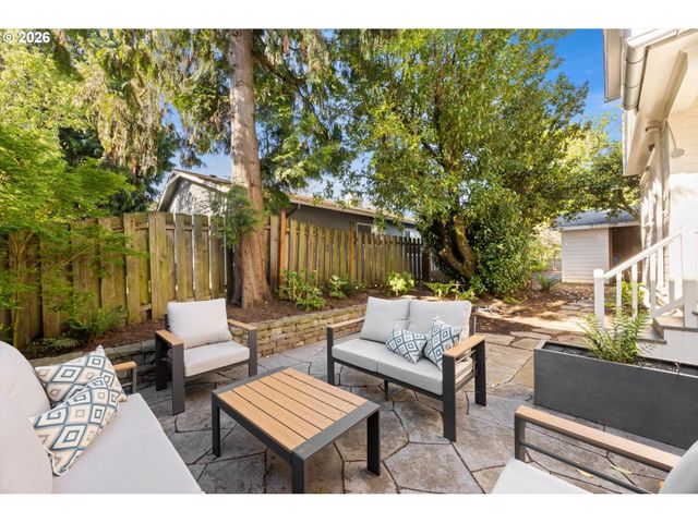 1516 Se PERSHING St, Portland, OR 97202