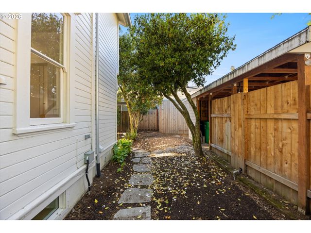 1516 Se PERSHING St, Portland, OR 97202