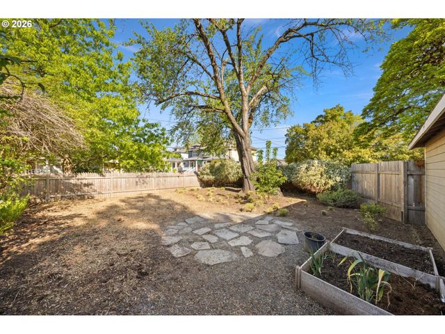 1516 Se PERSHING St, Portland, OR 97202