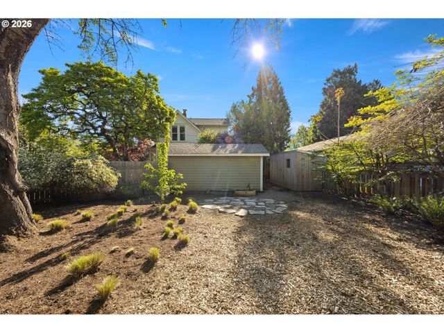 1516 Se PERSHING St, Portland, OR 97202