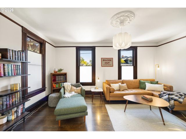 1516 Se PERSHING St, Portland, OR 97202