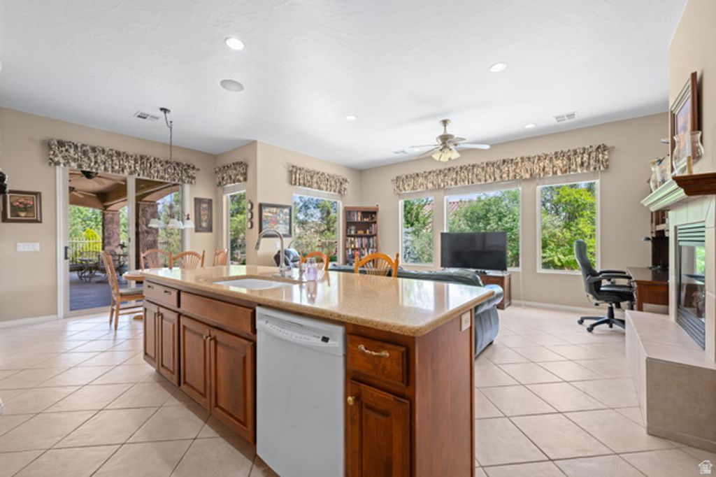 Image 10 of property listing at 4667 S WHISPER POINT DR, St. George, UT 84790