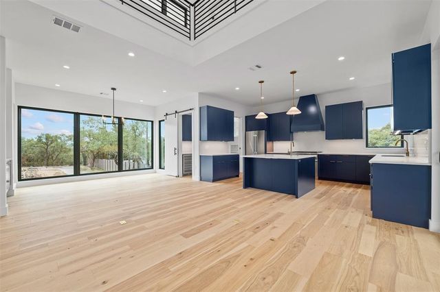 200 N Lake Hills DR, Austin, TX 78733