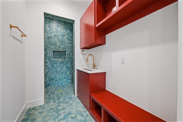 200 N Lake Hills DR, Austin, TX 78733