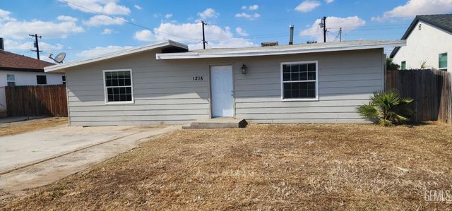 1218 Woodrow Avenue, Bakersfield, CA 93308