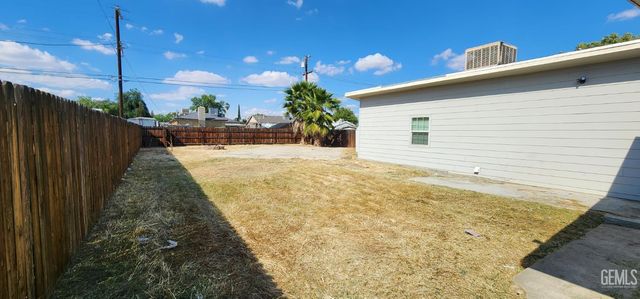 1218 Woodrow Avenue, Bakersfield, CA 93308