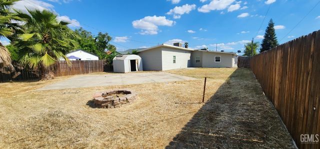 1218 Woodrow Avenue, Bakersfield, CA 93308