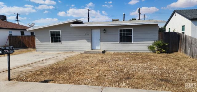 1218 Woodrow Avenue, Bakersfield, CA 93308