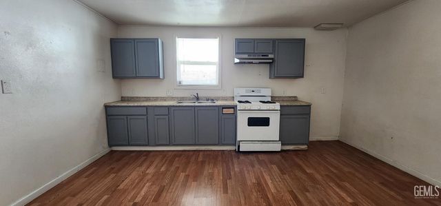 1218 Woodrow Avenue, Bakersfield, CA 93308