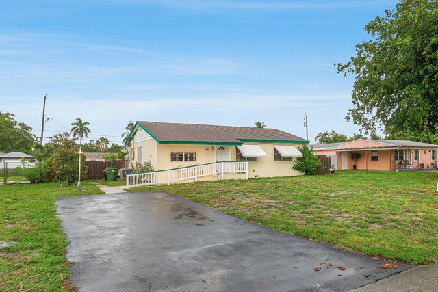 3195 Emerson Avenue, Palm Springs, FL 33461