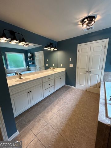 226 Prestwick Drive, Hoschton, GA 30548