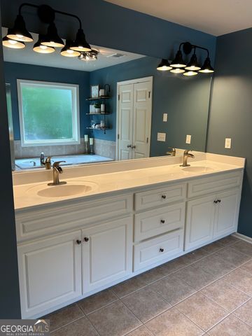 226 Prestwick Drive, Hoschton, GA 30548