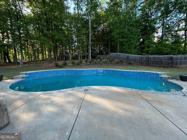 226 Prestwick Drive, Hoschton, GA 30548