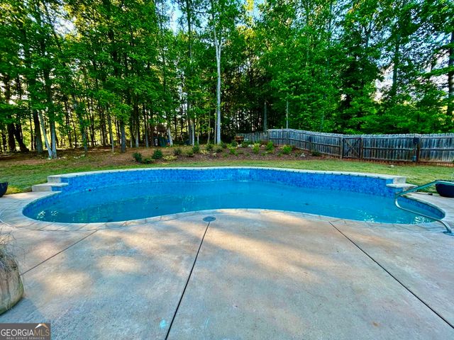 226 Prestwick Drive, Hoschton, GA 30548