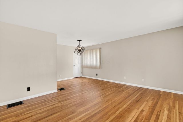2867 Columbus Street, Grove City, OH 43123