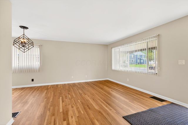2867 Columbus Street, Grove City, OH 43123