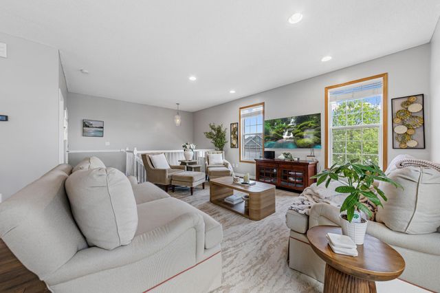 1724 Riverside Drive, Shakopee, MN 55379