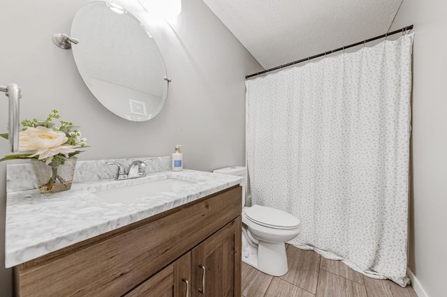 1724 Riverside Drive, Shakopee, MN 55379