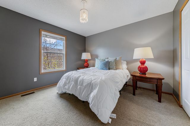 1724 Riverside Drive, Shakopee, MN 55379