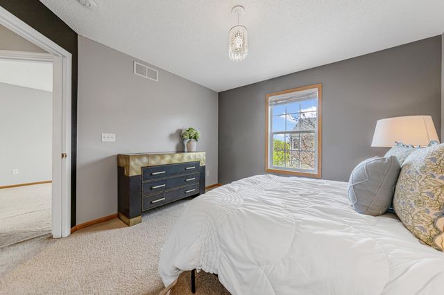 1724 Riverside Drive, Shakopee, MN 55379
