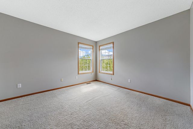 1724 Riverside Drive, Shakopee, MN 55379